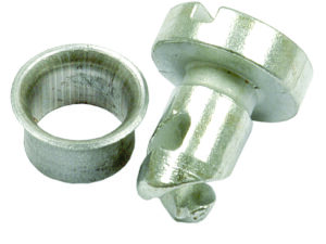 Bouton/verrou de calandre avec bague d’arrêt